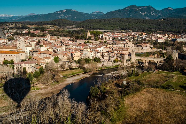 Catalonia Hot Air Balloon Ride and Breakfast over the Volcanoes of la Garrotxa