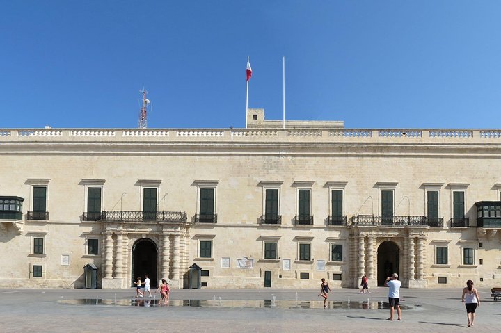 Valletta (UNESCO) guided tour, Malta Experience (included), Cathedral (optional)