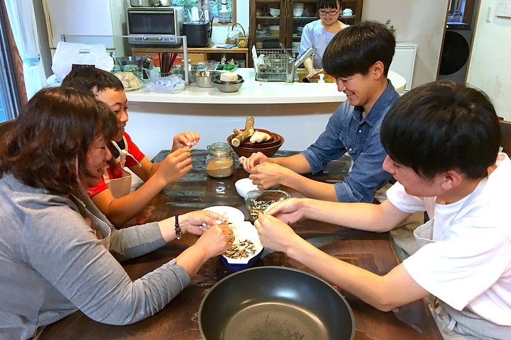 Miyazaki's local cuisine experience Let's make cold soup and chicken Nanban! Super Local Food Cooking!