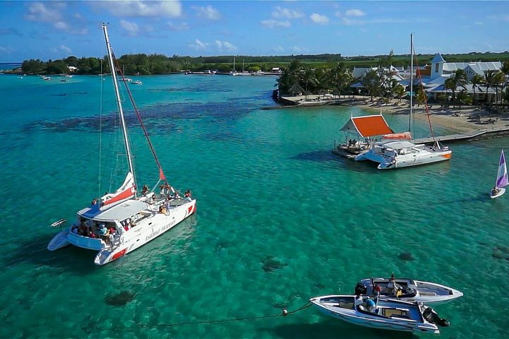 Spectacular Catamaran trip to Ile Aux Cerf with Lunch & Transfer