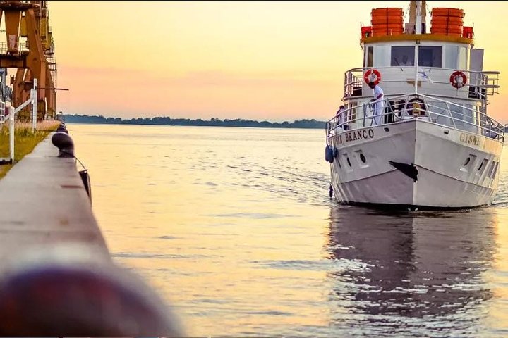Sailing in Guaíba with White Swan Boat - Porto Alegre