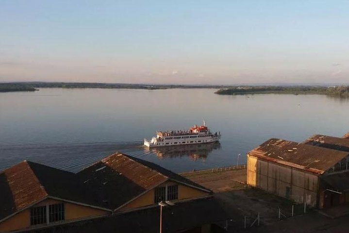 Sailing in Guaíba with White Swan Boat - Porto Alegre