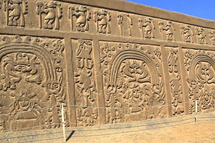 Full Day Trujillo Piramides Sol y Luna , Chan chan y Huanchaco