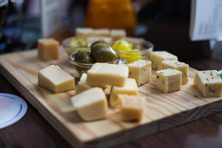 From Parma: Parmigiano Reggiano Farm Tour & Tasting with Transfer