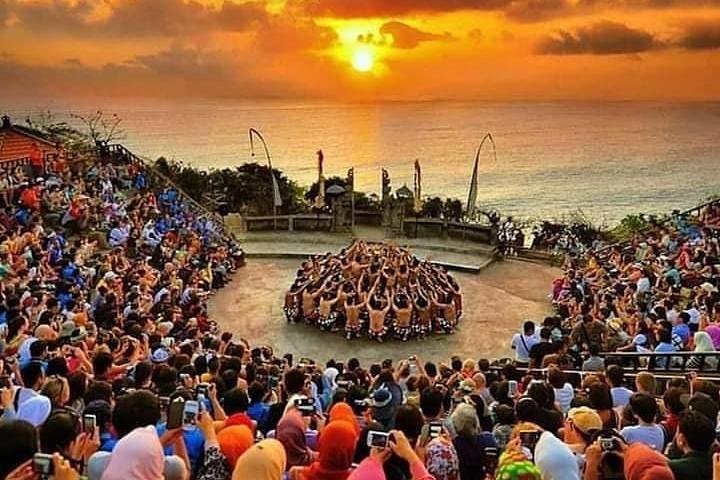 Private Uluwatu Temple and Kecak Fire Dance Evening Tour in Jimbaran Bay