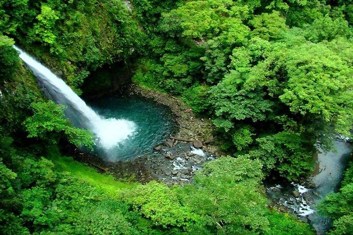 Arenal Volcano, Hanging Bridges & La Fortuna Waterfall Combo Tour
