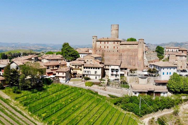 Taste Barolo and Barbaresco with a Sommelier. Piemonte Wine Tour