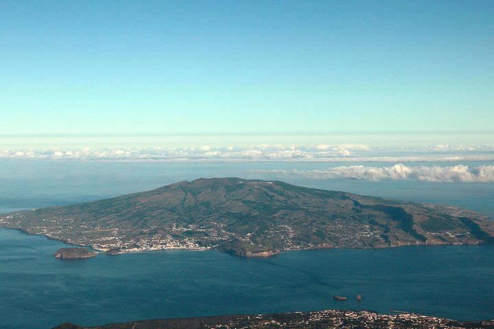 Pico Mountain Climbing private tour - with round trip from Faial
