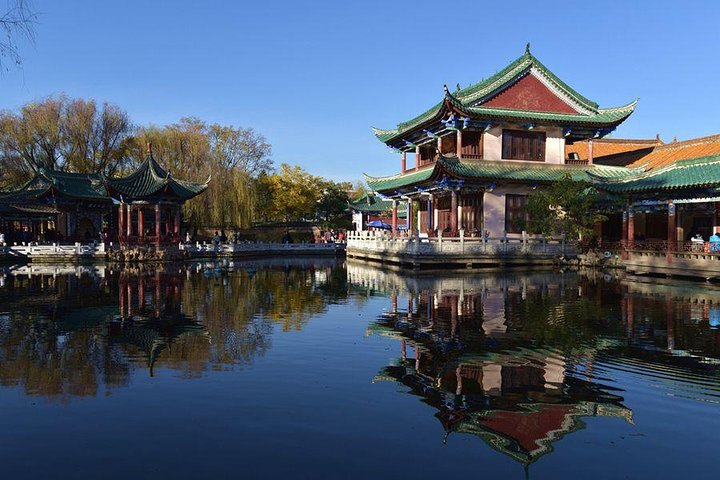 Private day tour in Kunming to Stone forest and cuihu lake with lunch