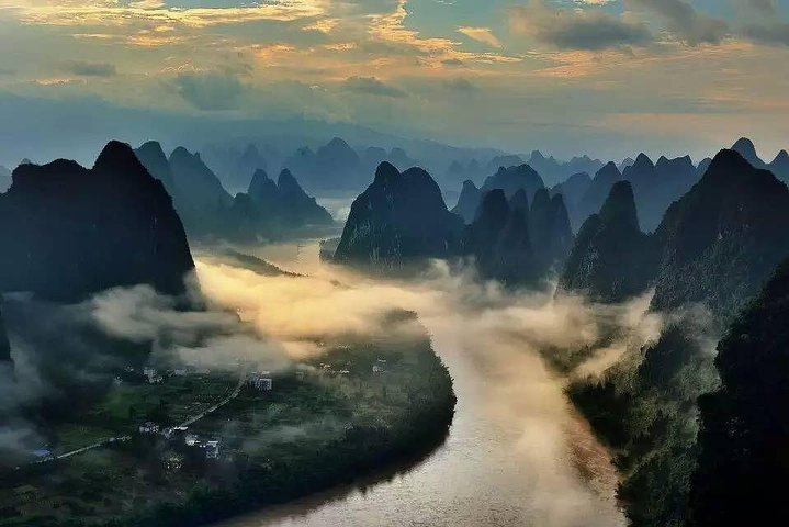 2-night Combo Package: Sunrise Photo of Yangshuo and Longsheng Rice Terraces