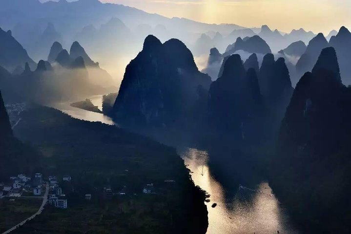 2-night Combo Package: Sunrise Photo of Yangshuo and Longsheng Rice Terraces