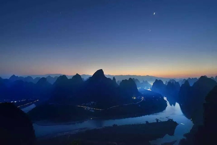 2-night Combo Package: Sunrise Photo of Yangshuo and Longsheng Rice Terraces
