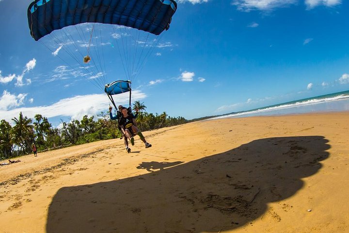 From Cairns: Tandem Skydive Experience over Mission Beach