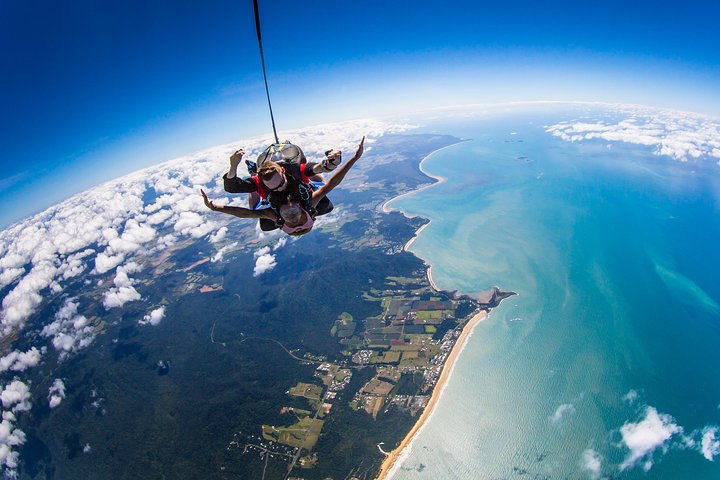 From Cairns: Tandem Skydive Experience over Mission Beach