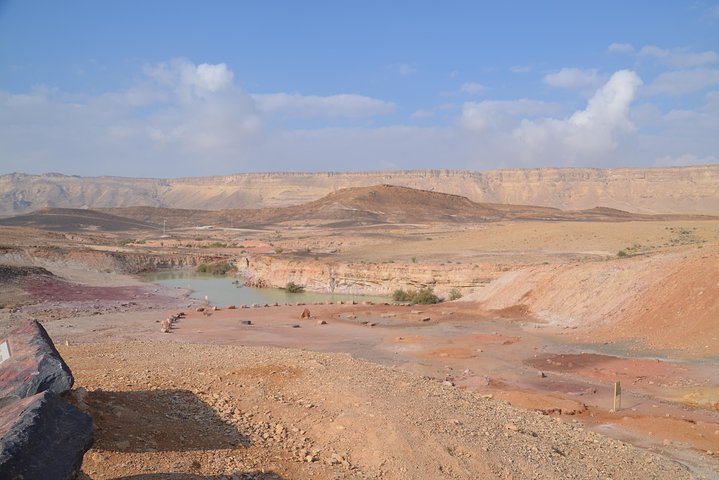 Explore Ramon Crater: 2-Hour Guided Jeep tour from Mitzpe Ramon