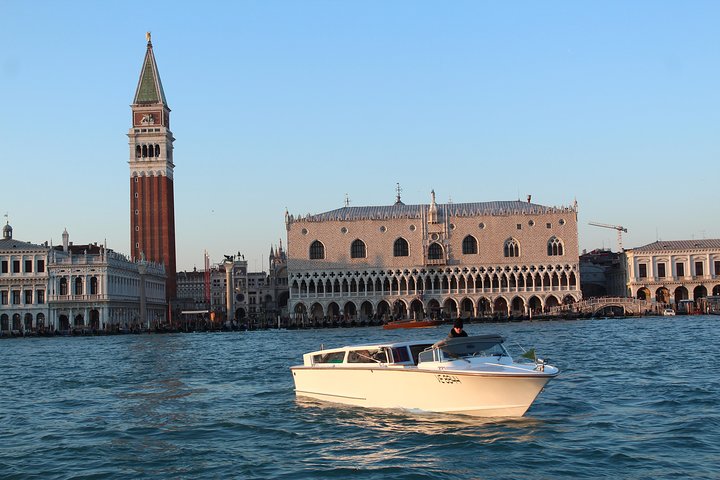 Venice Marco Polo Airport Private Arrival Transfer via Motorboat
