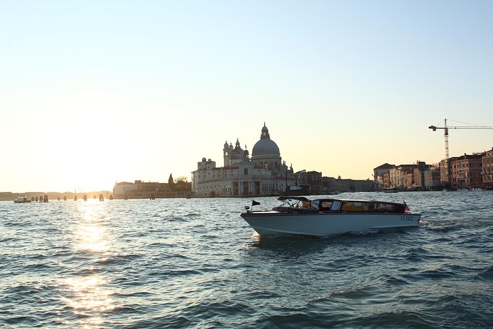 Venice Marco Polo Airport Private Arrival Transfer via Motorboat