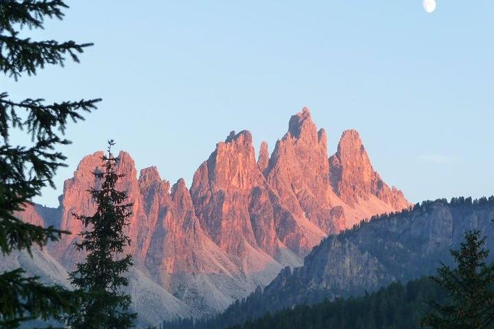 Daily tours in the Dolomites with departure and arrival in Cortina d'Ampezzo
