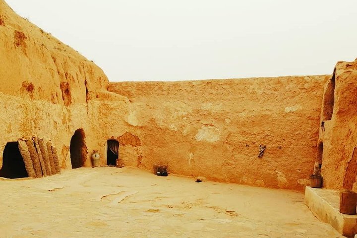 Sahara 4x4 tour with a night in tent Tataouine Ghilane Matmata