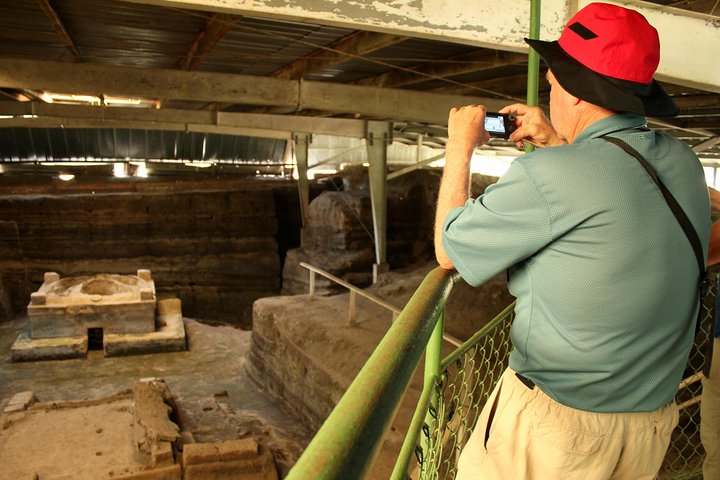 Best Full Day Combo Tour: Volcanoes, Lake and Mayan Sites