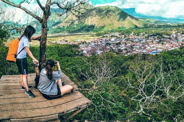 Trekking To Pergasingan Hill