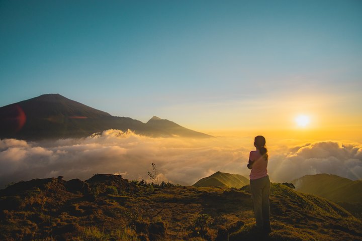 Trekking To Pergasingan Hill