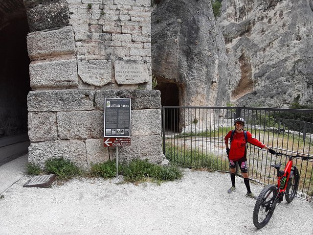 Tour in eBike Riserva Gola del Furlo and Tartufo
