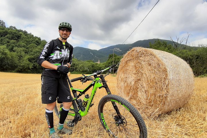 Tour in eBike Riserva Gola del Furlo and Tartufo