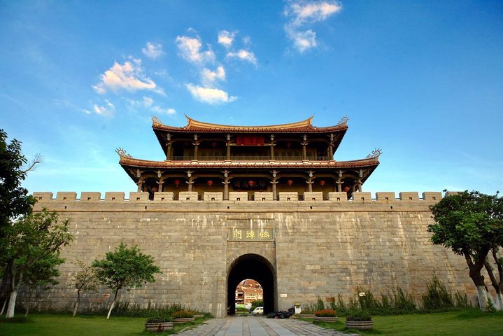 Private Day Tour of Quanzhou City Highlights Sightseeing with Snacks