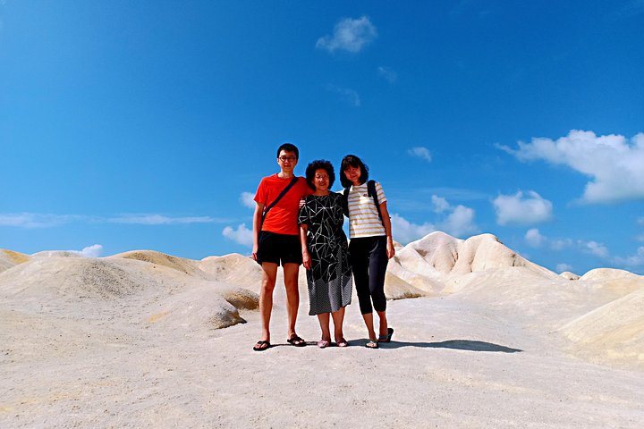 Bintan Sand Dunes and Blue Lakes Half-Day Tour with Lunch