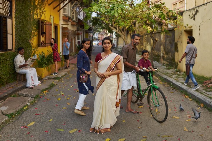 8 Days Kerala Private Tour (3 Star) with Munnar, Houseboat & Cab- Iris Holidays