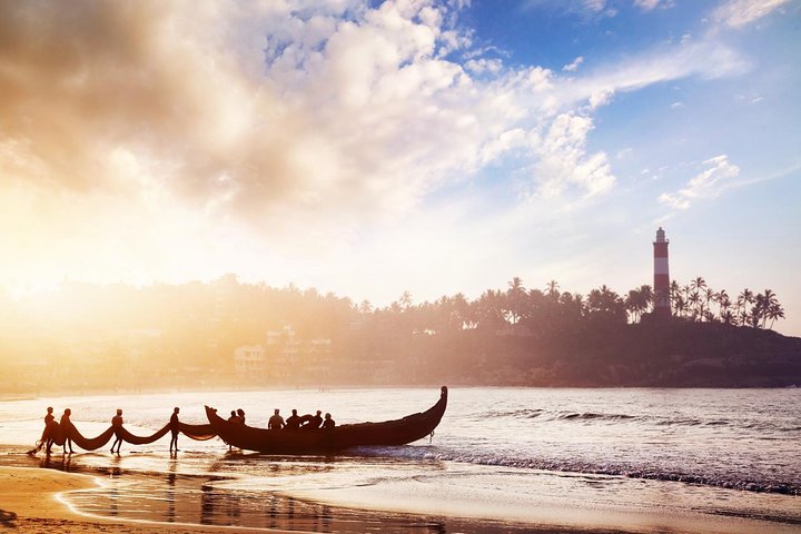 8 Days Kerala Private Tour (3 Star) with Munnar, Houseboat & Cab- Iris Holidays
