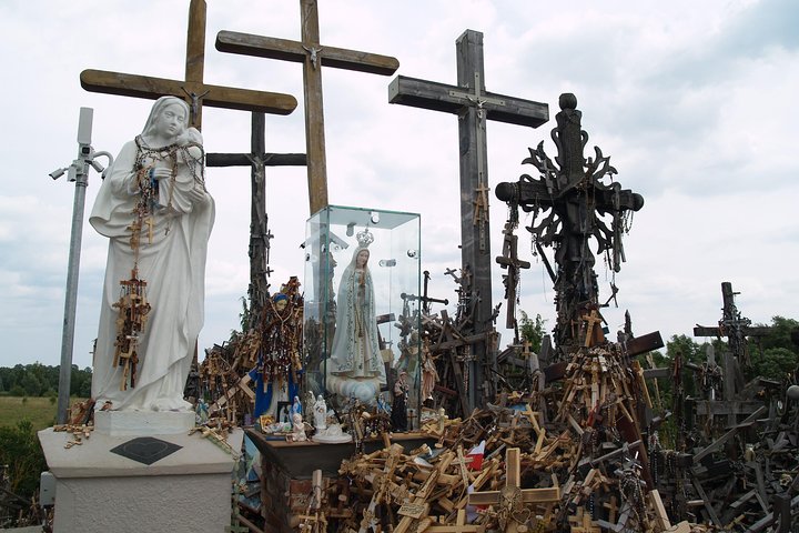Group Day trip to Rundale Palace, Hill of Crosses & Bauska Castle
