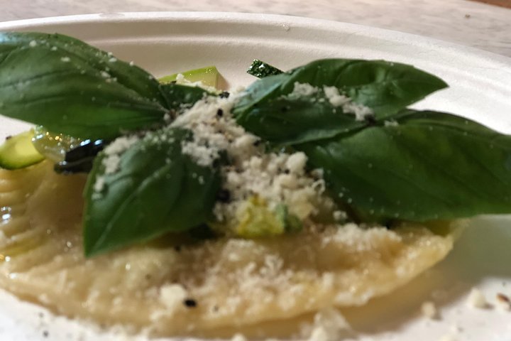 Organic cooking class with a sommelier in an Olive and wine farm