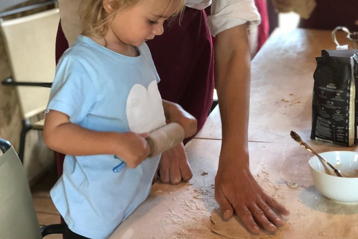 Organic cooking class with a sommelier in an Olive and wine farm