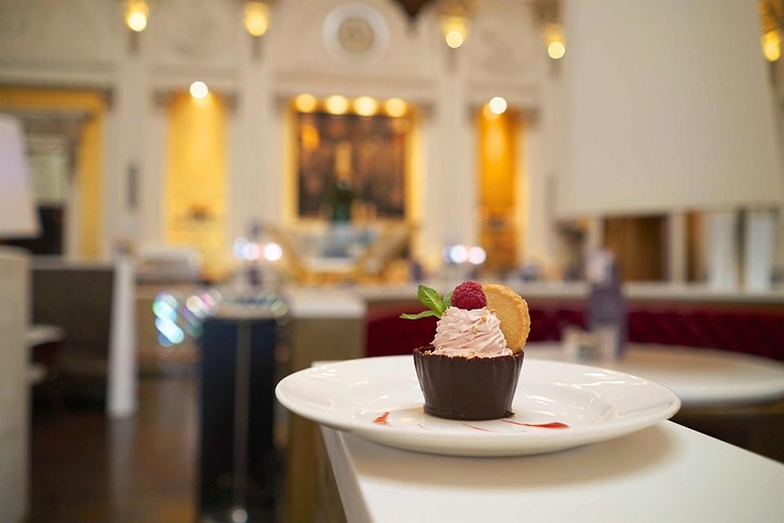Glasgow Premium Food & Drink Tour with EatWalk Tours