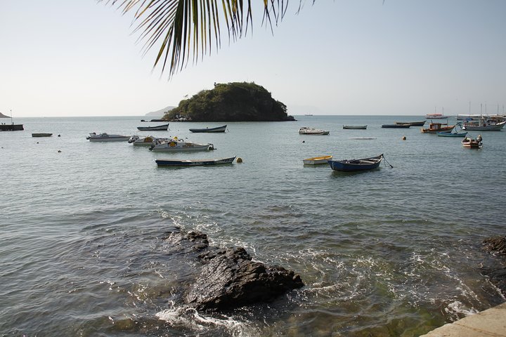 Búzios Full day: Boat and Trolley Tour with Lunch from Cabo Frio