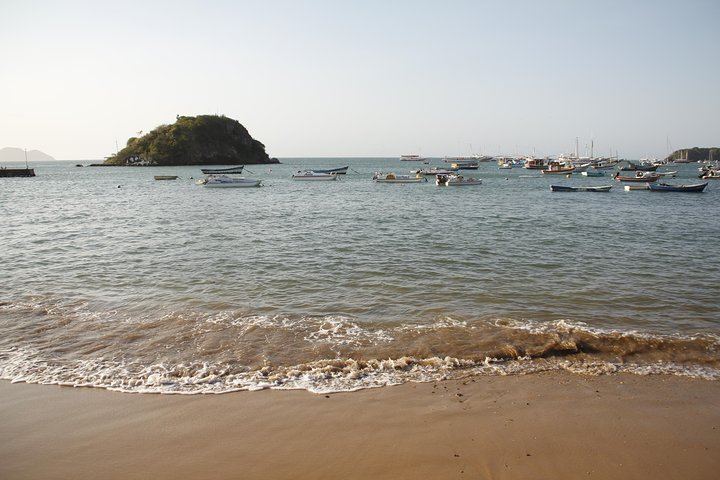 Búzios Full day: Boat and Trolley Tour with Lunch from Cabo Frio
