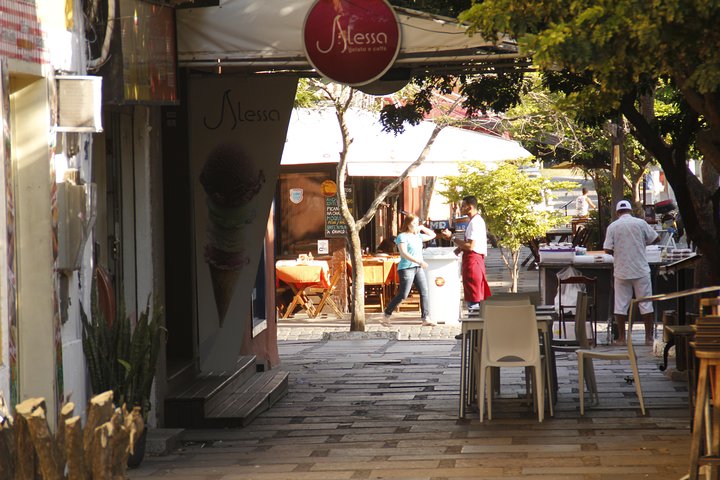 Búzios Full day: Boat and Trolley Tour with Lunch from Cabo Frio