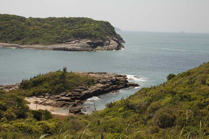Búzios Full day: Boat and Trolley Tour with Lunch from Cabo Frio