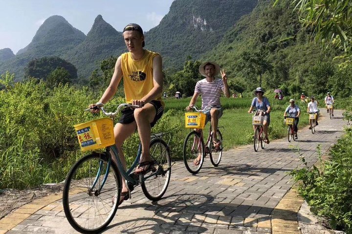 Li River Cruise with bamboo Rafting & Xianggong Hill Private Tour