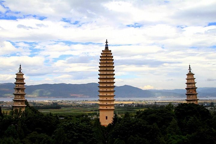 Private tour to Xizhou old town local market Erhai lake three Pagodas from Dali