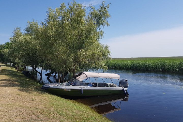 PRIVATE 4-5h speedboat tour to the village Mila23