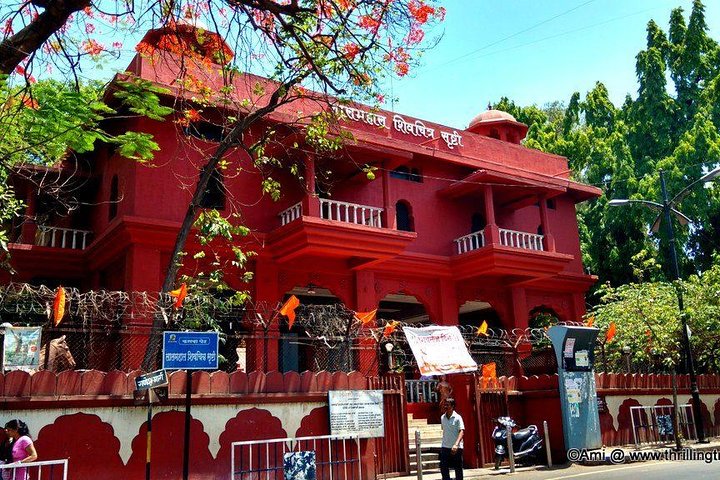 Pune Walking Tour with a Punekar
