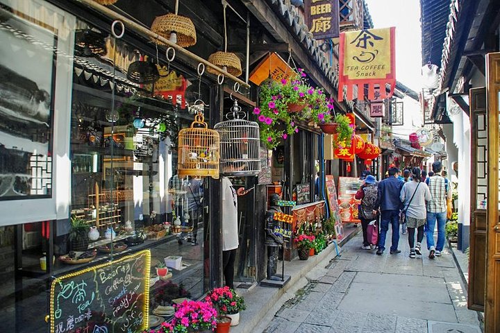 From Shanghai: Zhujiajiao Water Town Private Tour with Boat Ride