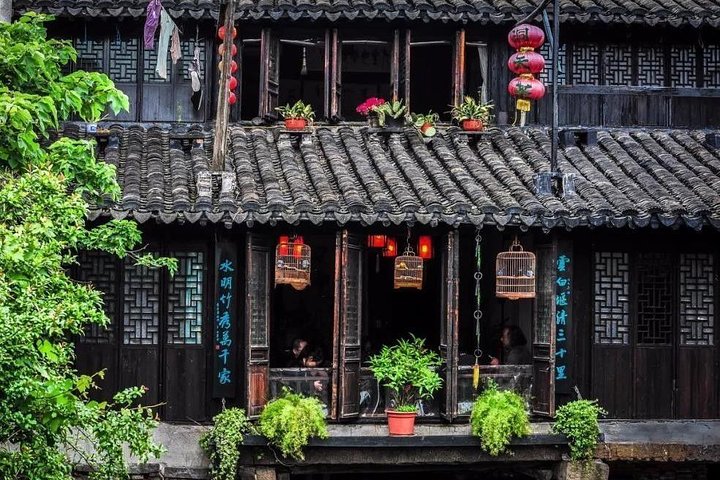 From Shanghai: Zhujiajiao Water Town Private Tour with Boat Ride