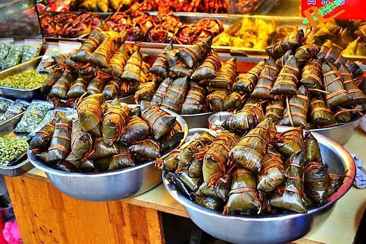 From Shanghai: Zhujiajiao Water Town Private Tour with Boat Ride
