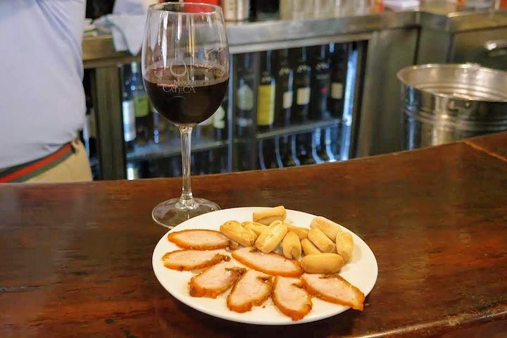 Sevilla Food Tour: Tapas, Wine, History & Traditions
