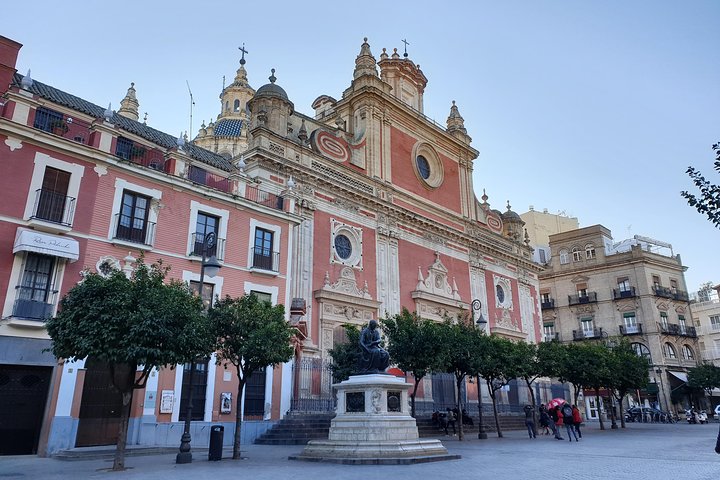 Sevilla Food Tour: Tapas, Wine, History & Traditions
