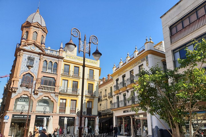 Sevilla Food Tour: Tapas, Wine, History & Traditions